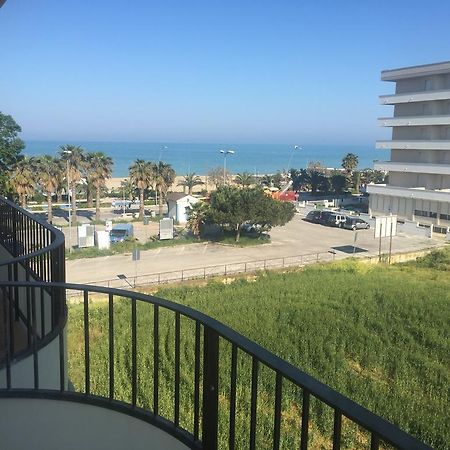 Appartamenti Sul Lungomare Alba Adriatica Exteriér fotografie